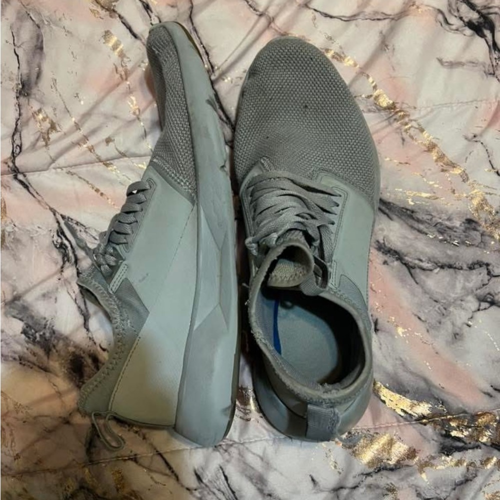 Men's Gray Athletic Shoes